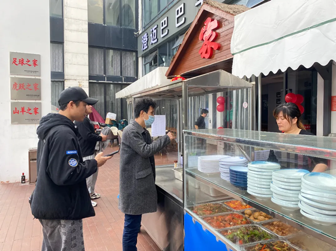 海口市市场监管局龙华分局滨海所开展年夜饭专项检查
