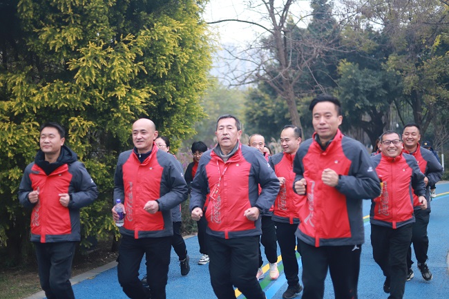 迈开脚步向新年，和中粮可口可乐一起跑出天府发展“加速度”
