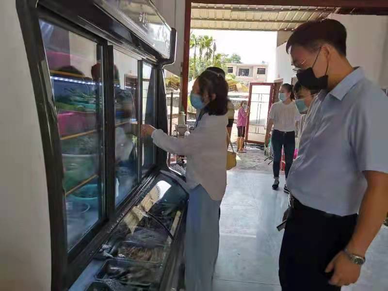 海南保亭县严攻疫情防控 再度启动“餐饮安全 你我同查”工作