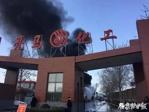 突发！河北一化工厂发生大火，浓烟遮天蔽日！