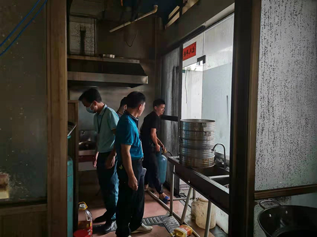助力环保 海南保亭县保障餐饮行业绿色运行