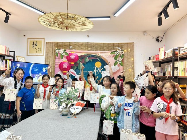 重庆市江北区图书馆“悦读汇”文化沙龙 “中秋故事会”诵读活动举行