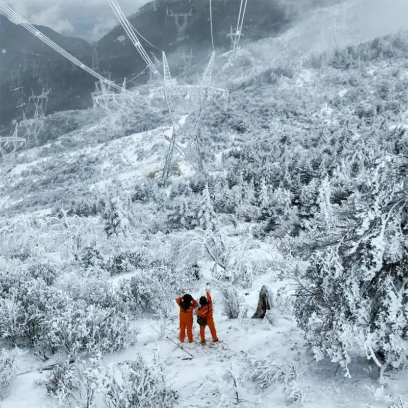 拯救電力“冰雪世界”:輸電線路覆冰在線監測裝置，拉力型保障電網迎峰度冬