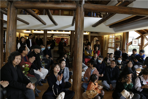 “落红万点”天府红谷新村民霍晓艺术个展成功举办