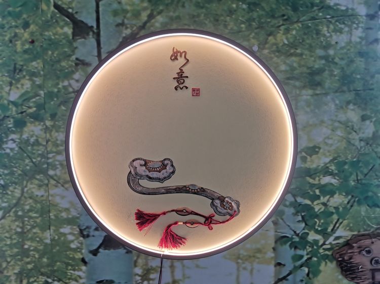 樹皮也能當(dāng)筆畫出美麗的樹皮畫