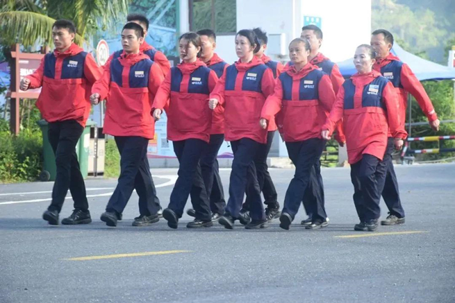 五指山红峡谷景区半军事化管理打造团队