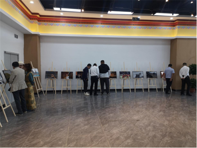 甘孜州道孚县：农特产品和成就成果展开展