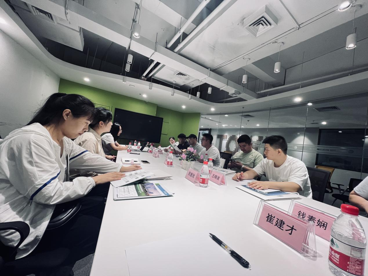 逯氏控股精英團(tuán)隊(duì)匯聚海南 共啟智慧游學(xué)新篇章