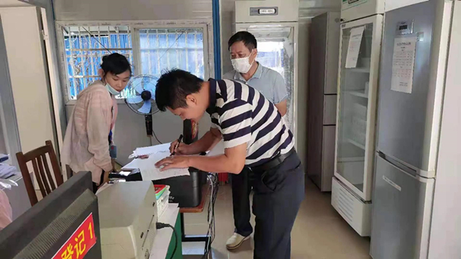 海南保亭县开展第二轮校园食品安全春季行动