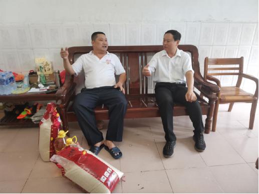 海南海垦集团领导到海垦热作集团乌石白马岭茶业公司慰问困难党员