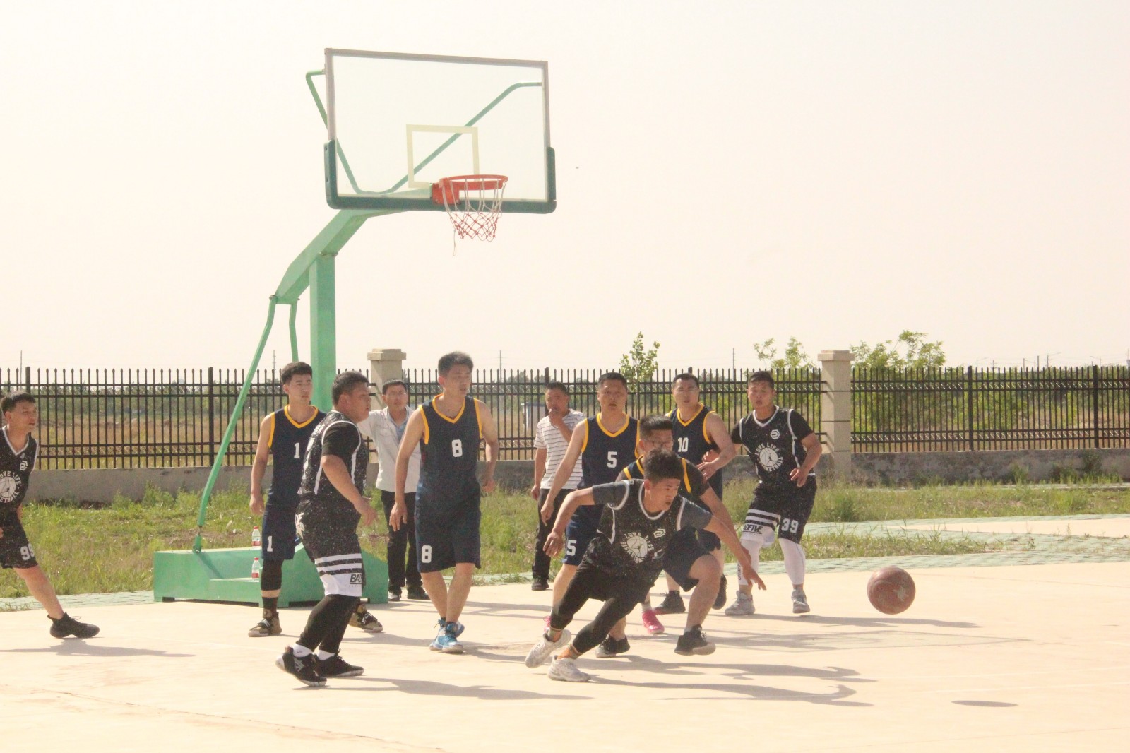 舉辦“慶五一·迎五四”運動會