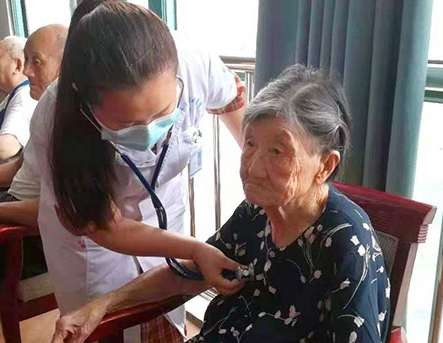 养老院内医护人员的沟通技能