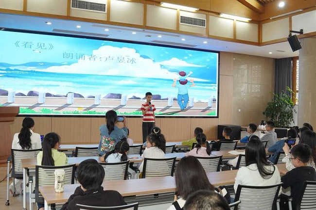 重庆市江北区图书馆举办“读书月，读给你听”青少年诗歌散文朗诵活动