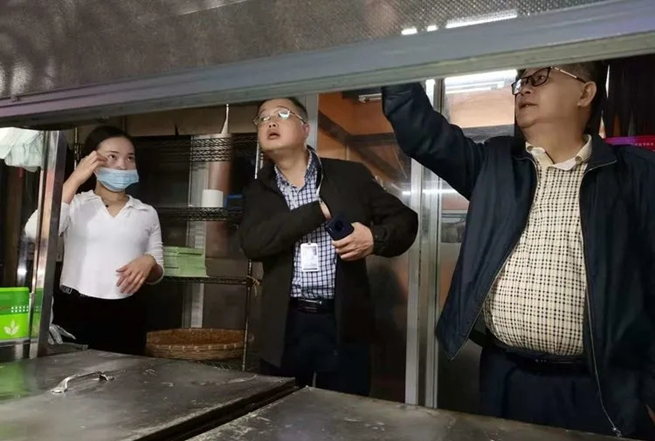 海口市市场监管局龙华分局开展大气污染防治专项整治