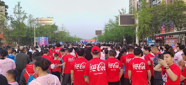 健康中国，跑遍四川|中粮可口可乐跑友从“茉莉之乡”穿越诗仙故里