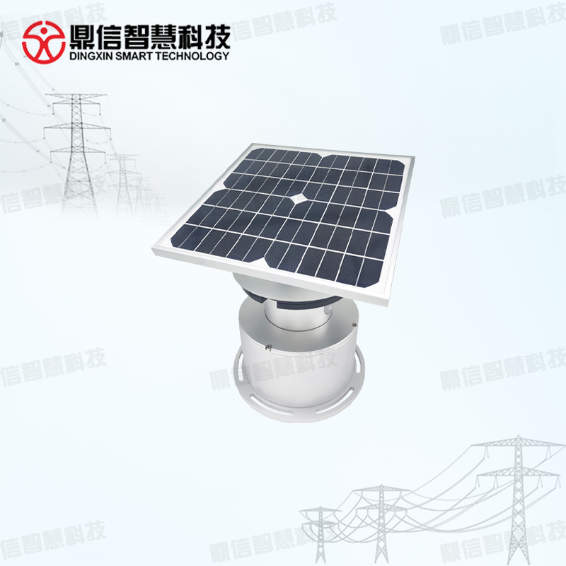 On line monitoring device for insulator pollution of transmission line