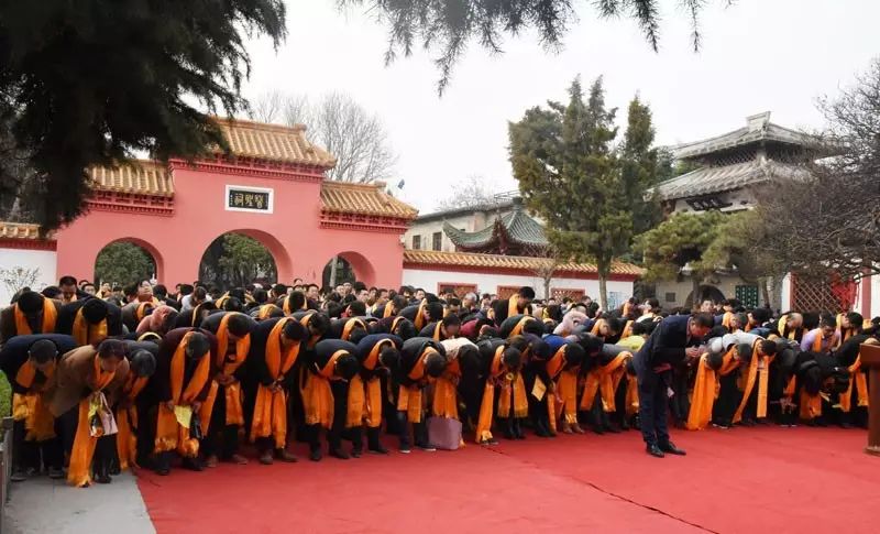 仲景中医文化传播有限公司在医圣祠树立医圣仲景功德颂碑