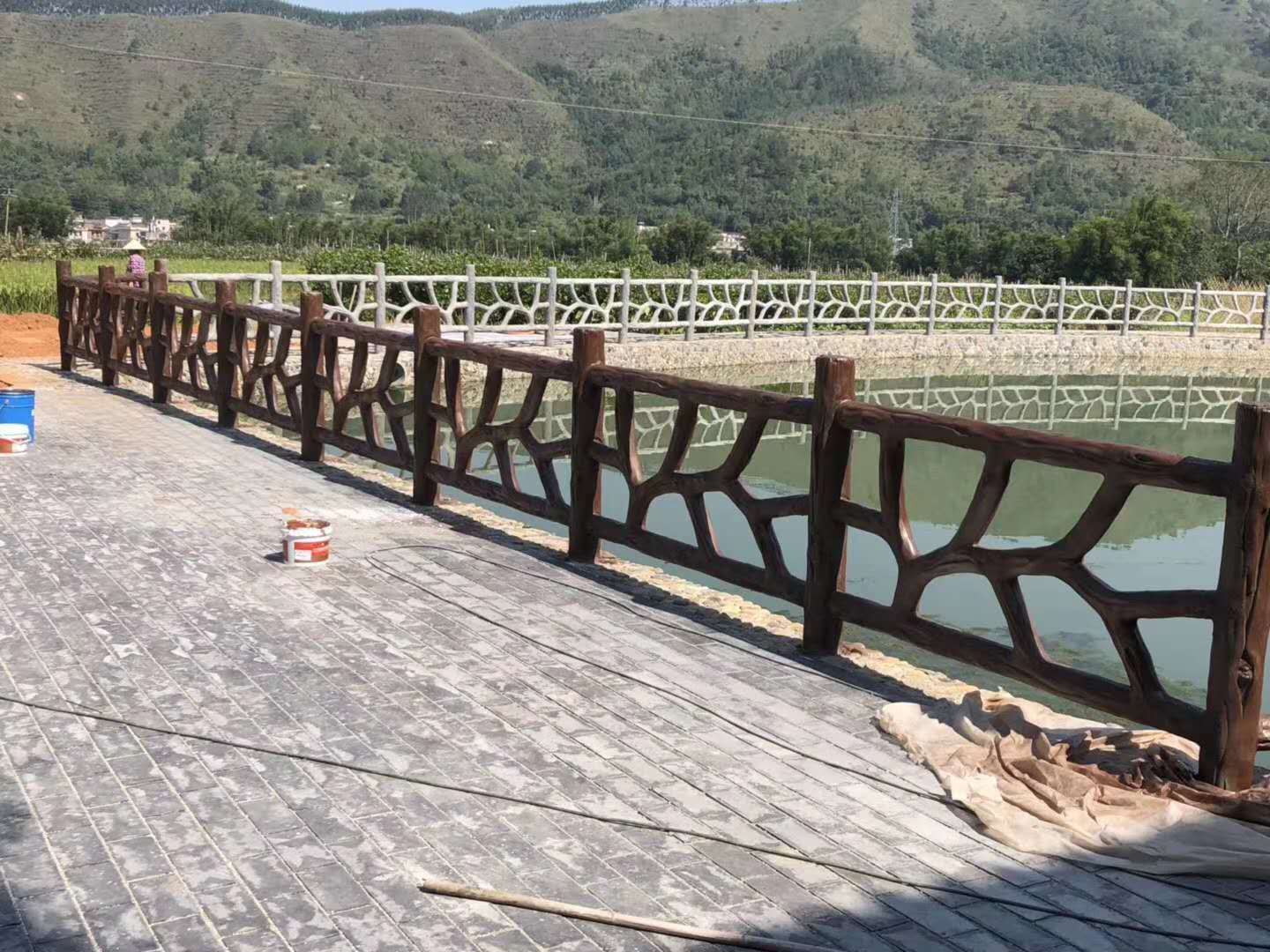 水泥仿木护栏的哪些木质纹理更受欢迎