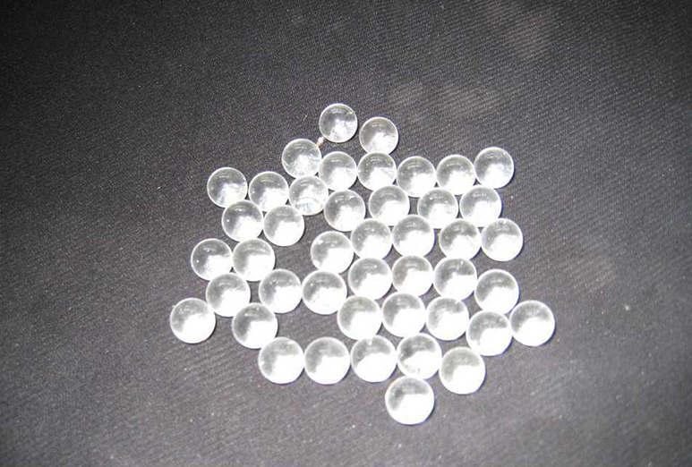 Glass beads for grinding