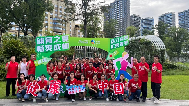 中粮可口可乐青年志愿者化身“小青椒”，助力成都体育赛事