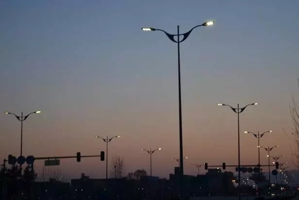 高杆灯生产厂家告诉您步行街的照明设计