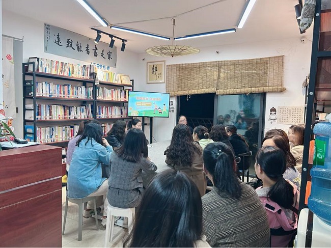 重庆市江北区图书馆举行“悦读汇”文化沙龙 “家庭教育”公益讲座