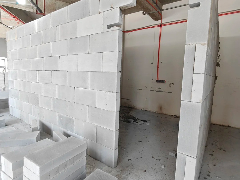 内蒙古加气块施工规范详解，避免墙体开裂、空鼓的实用技巧