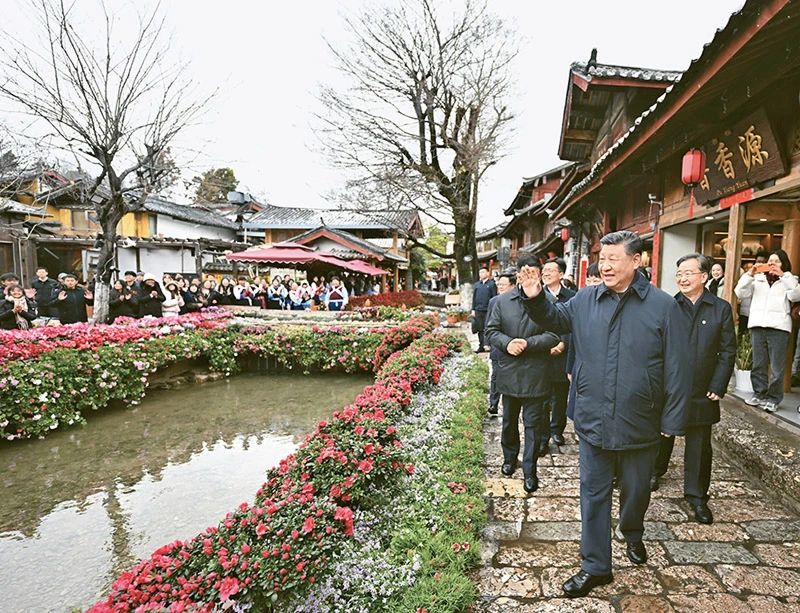 习近平：锲而不舍落实中央八项规定精神，以优良党风引领社风民风