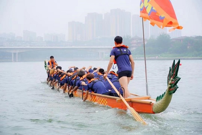龙舟竞渡甜城湖，中粮可口可乐助力四川热闹迎端午