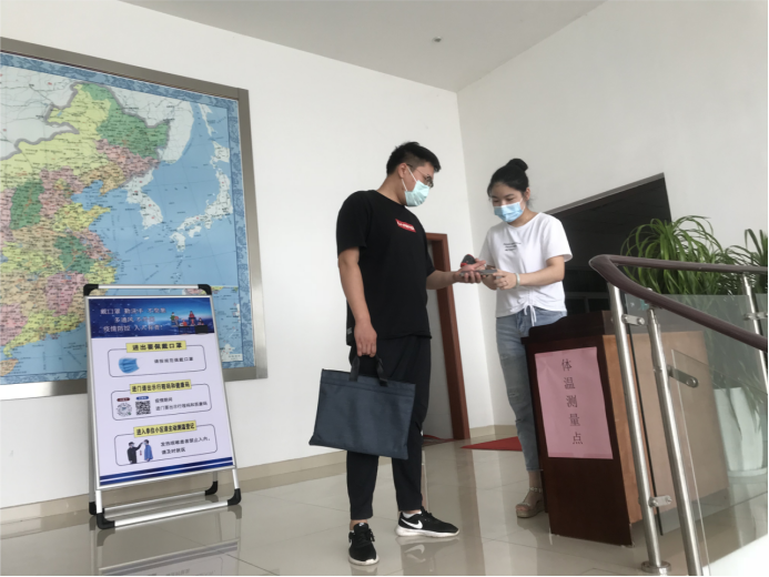同心协力，共抗疫情