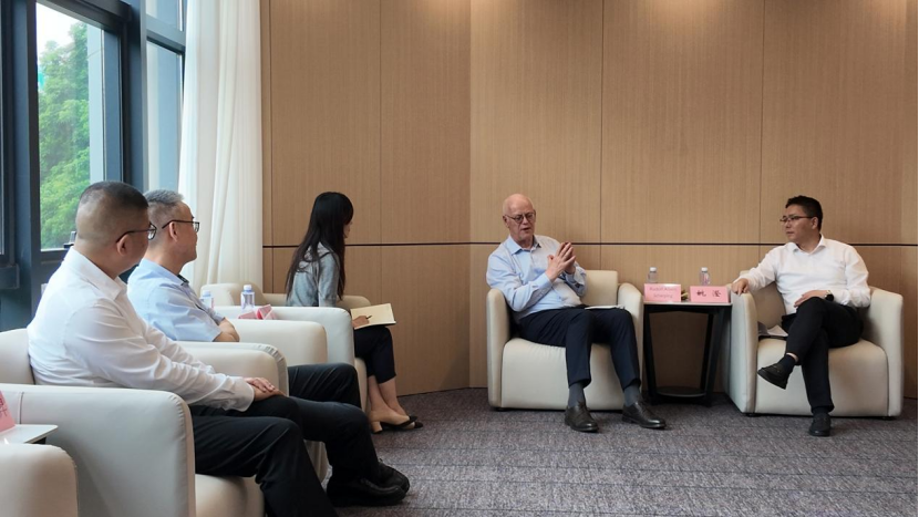 Delegation Led by Rudolf Scharping Visits Zhonglou District for Exchange and Cooperation