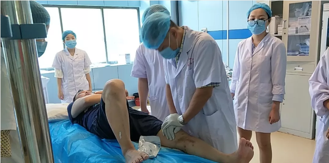 软组织挫伤的三大临床医学特性是什么？
