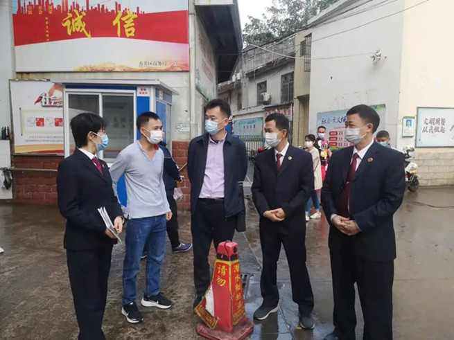 海口市市场监管局秀英分局开展食品安全联合检查