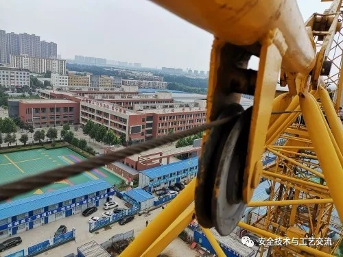 塔吊要倒塌，其實(shí)很難！但沒人管理就容易