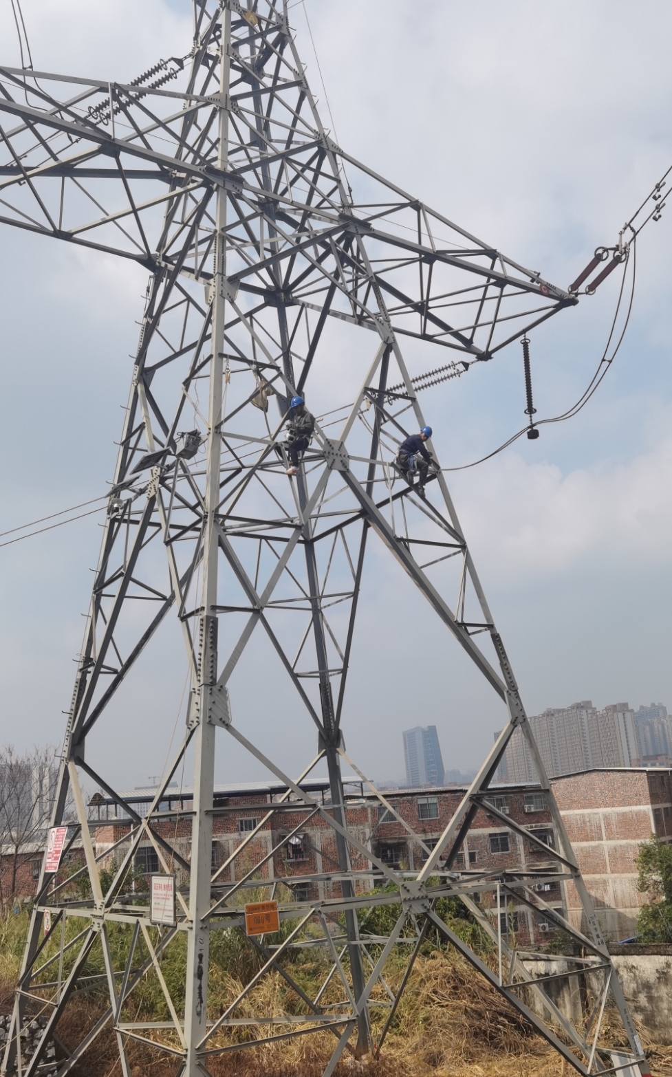 輸電線路桿塔傾斜在線監(jiān)測裝置，輸電線路桿塔的“守護神”