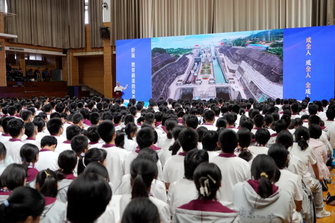 全国科普日-我会副理事长胡亚安院士在南京市第一中学做科普讲座