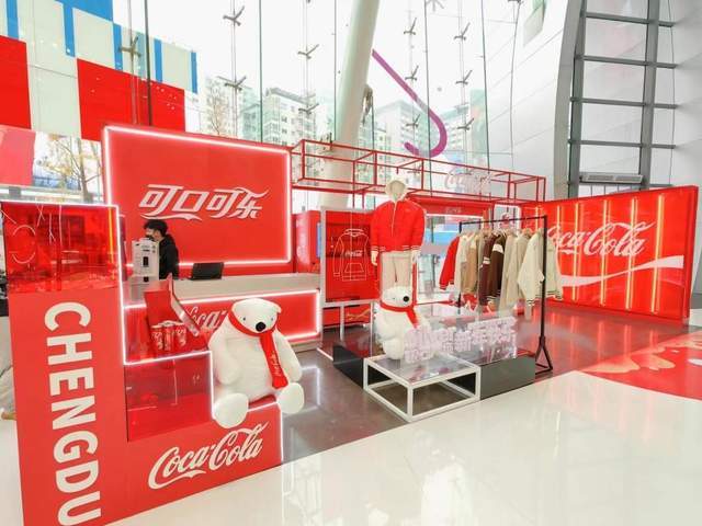 把“可口可乐”穿在身上，西南首家可口可乐服饰店开业啦！