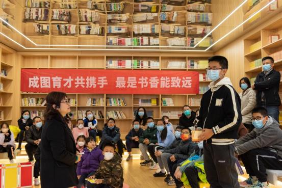成都图书馆携手成都市七中育才学校开展“阅读+”品牌阅读推广活动