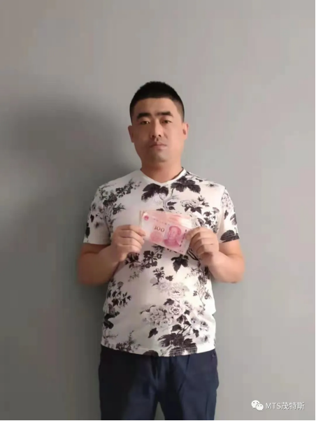 微光匯聚 風(fēng)雨同舟