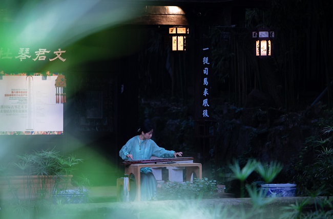 “绿绮流芳.琴韵飘香” 第八届成都国际古琴非遗艺术节邛崃分会场在文君井举办