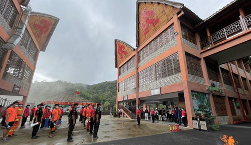 五指山红峡谷景区迎国庆“二十大”复工安全生产演练活动