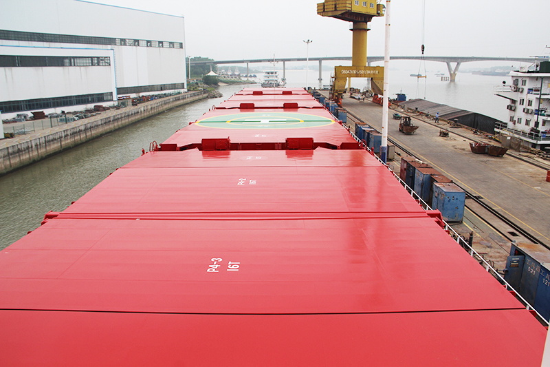 俄羅斯800噸散貨船艙口蓋施工