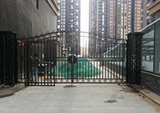 铝艺庭院门有哪些智能的配置以及如何让铝合金栏杆起到良好的防盗作用