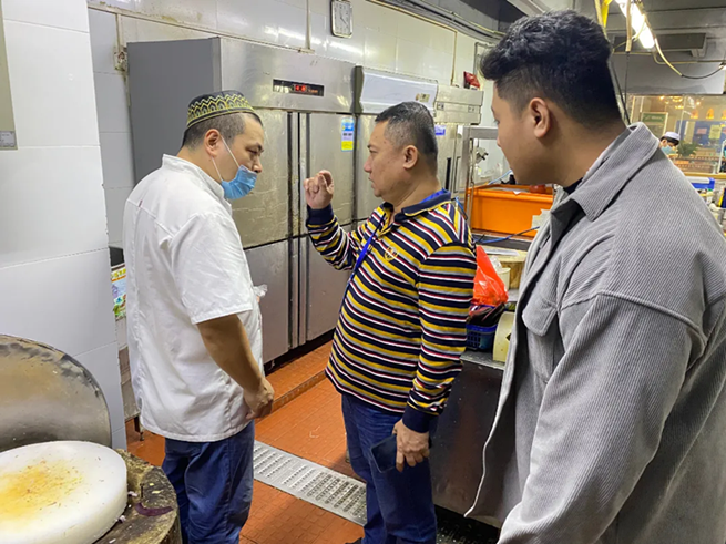 海口市市场监管局龙华分局滨海所开展年夜饭专项检查