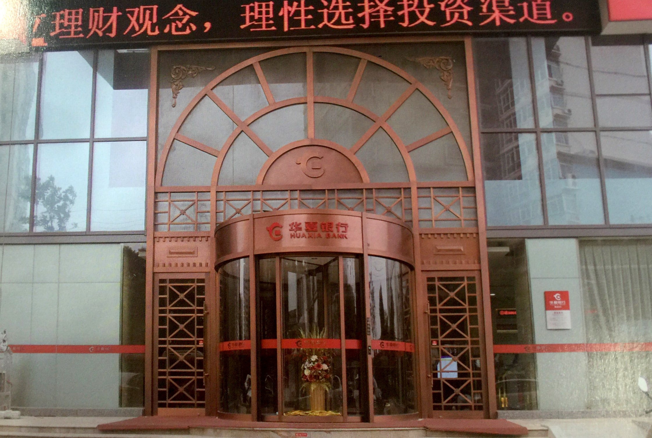 旋轉(zhuǎn)銅門供應(yīng)商