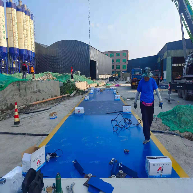 青岛开云游戏平台(中国)科技有限公司努力奋斗在路上，为亨通路桥安装16米电子地磅！