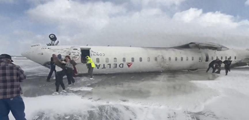Suddenly! A Delta Air Lines aircraft lost control and overturned, injuring 15 people