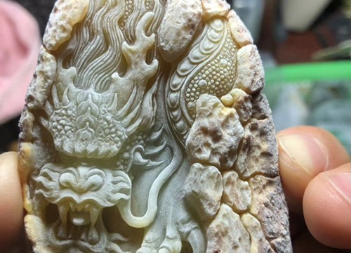 翡翠黃翡帶皮加工過(guò)程