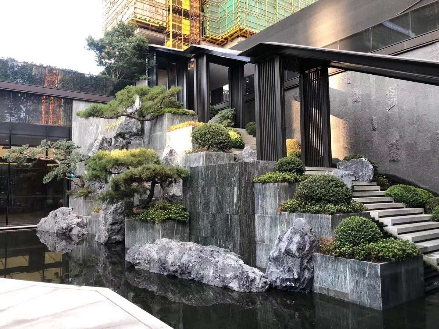 澆水學(xué)三年，苗木澆水的學(xué)問(wèn)大著呢！