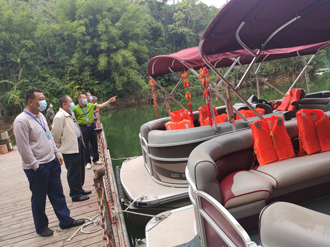 海南保亭县市场监管局营造春节安全放心消费环境